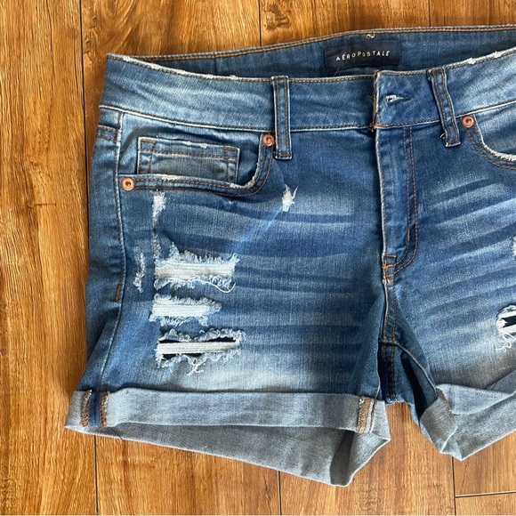 AEROPOSTALE Women’s Midi Blue Distressed Denim Shorts Size 6 - Picture 2 of 9